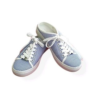 NEW Liz Claiborne "Wayna" slip on sneakers.